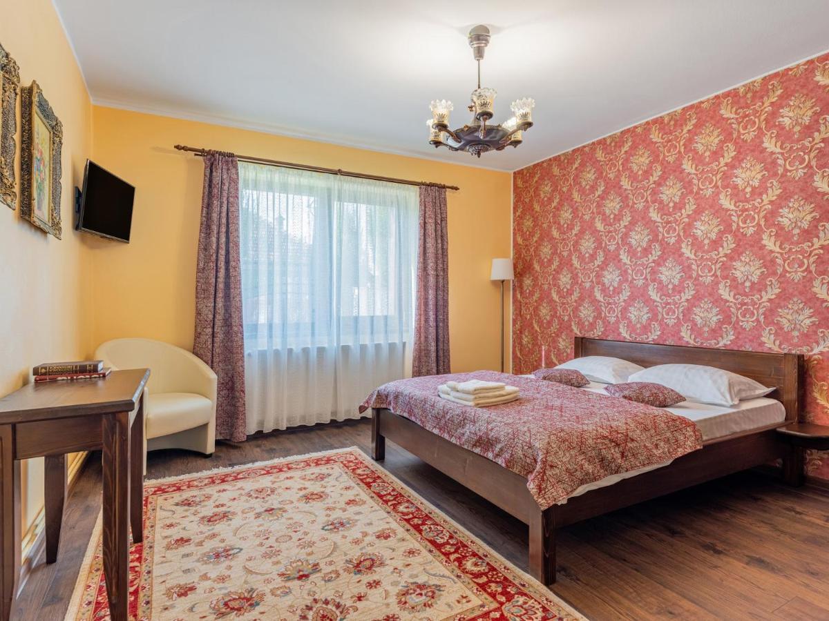 Casa Saraste Hotel Rîşnov Kültér fotó