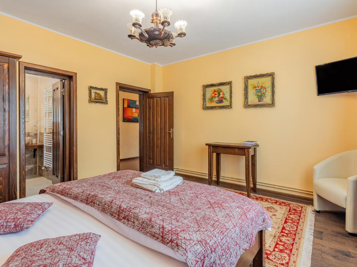 Casa Saraste Hotel Rîşnov Kültér fotó