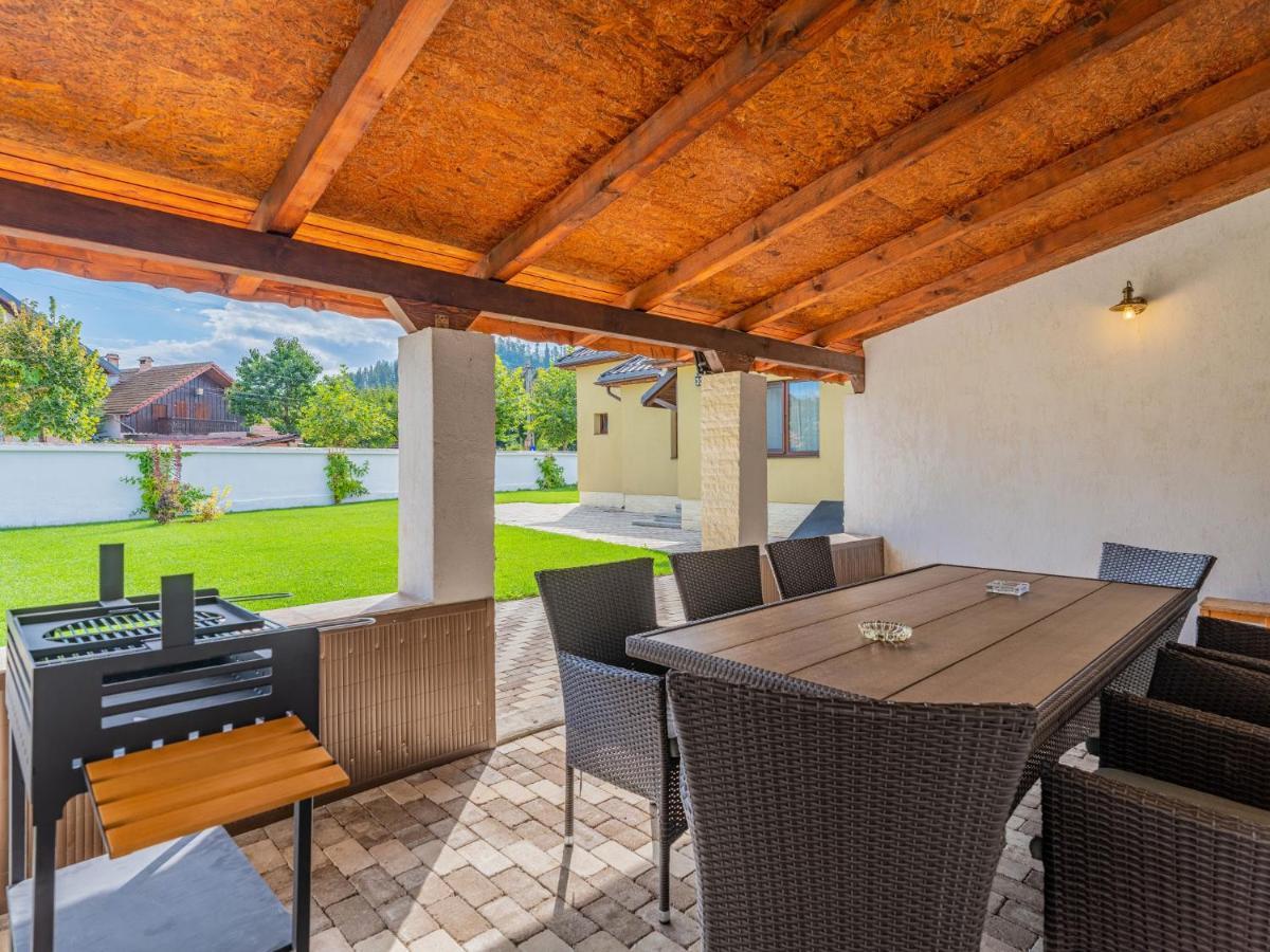Casa Saraste Hotel Rîşnov Kültér fotó