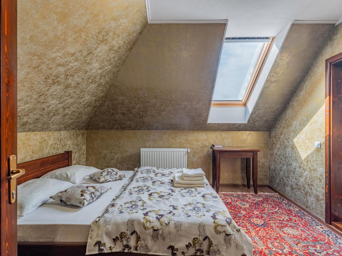 Casa Saraste Hotel Rîşnov Kültér fotó
