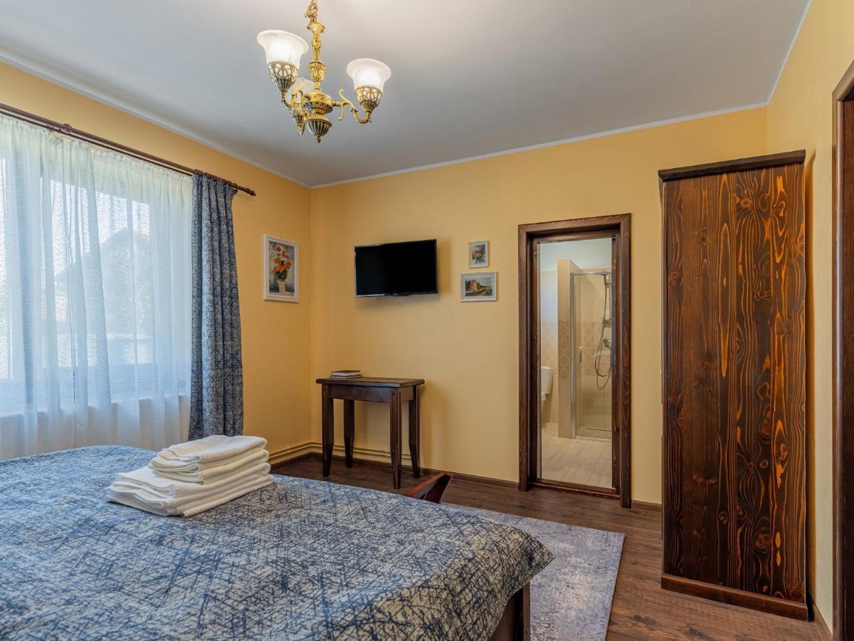Casa Saraste Hotel Rîşnov Kültér fotó