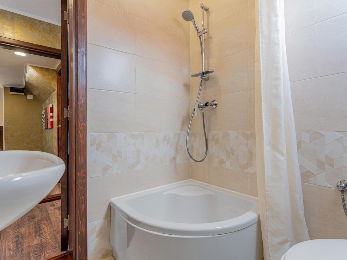 Casa Saraste Hotel Rîşnov Kültér fotó