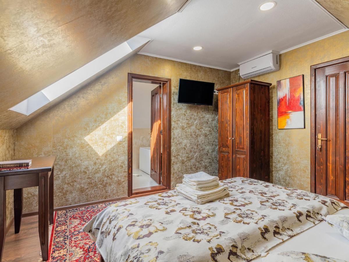 Casa Saraste Hotel Rîşnov Kültér fotó